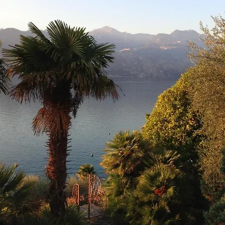 Wunderschoner Seeblick In Cassone Villa Malcesine