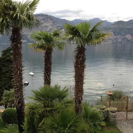 Wunderschoner Seeblick In Cassone Villa