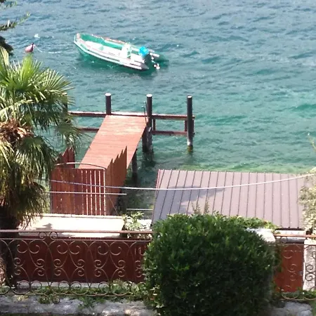 Wunderschoner Seeblick In Cassone Villa