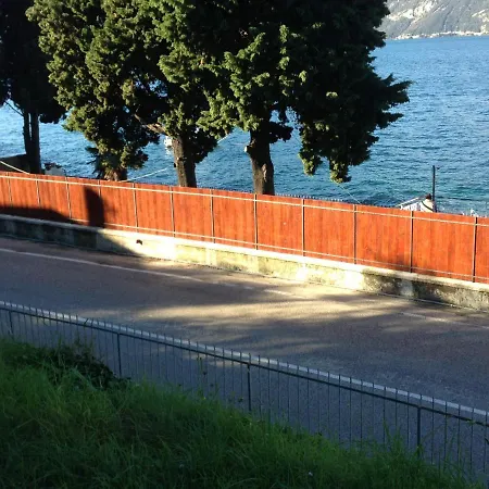 Wunderschoner Seeblick In Cassone Villa *